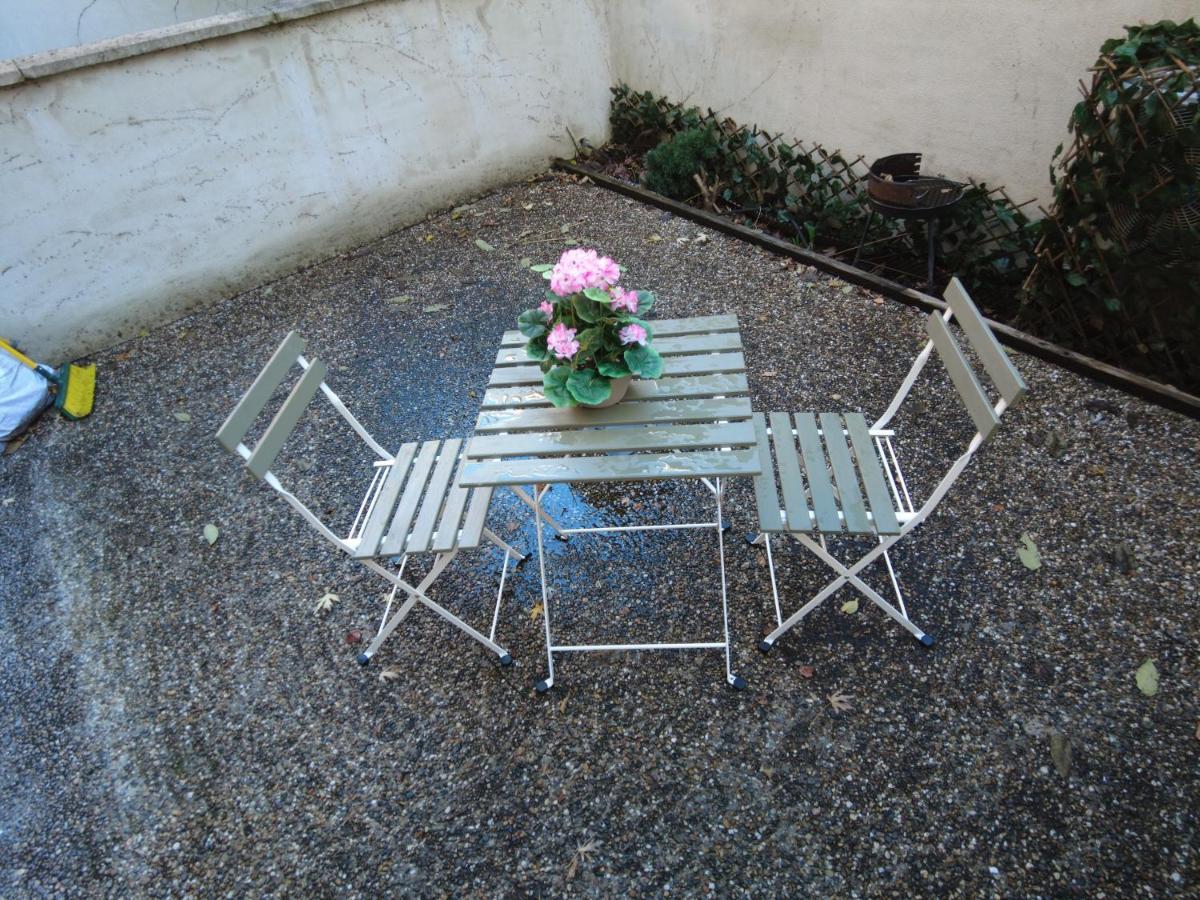 Appartement Avec Terrasse Gratte-ciel, 5 Min Metro *