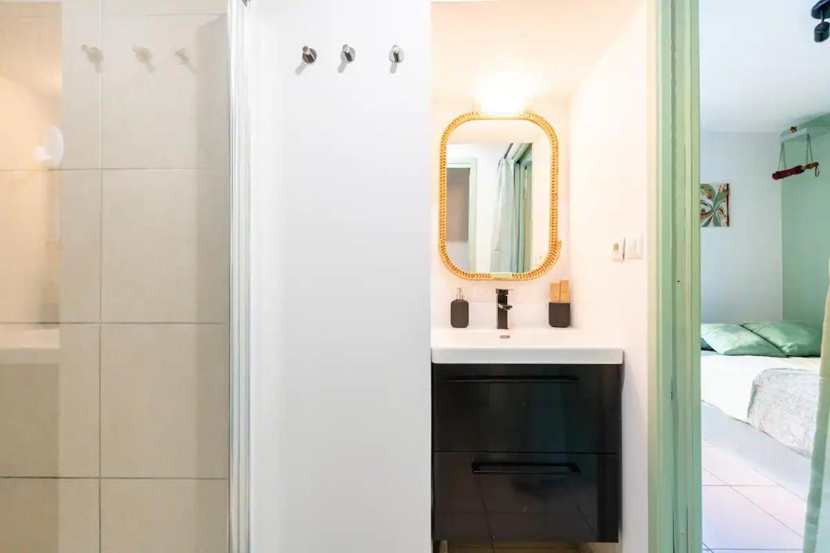 Appartement Avec Terrasse Gratte-ciel, 5 Min Metro