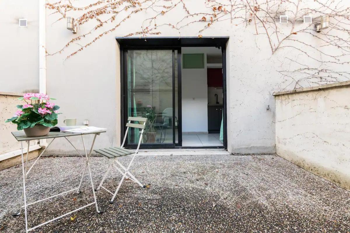 Avec Terrasse Gratte-ciel, 5 Min Metro Apartment *